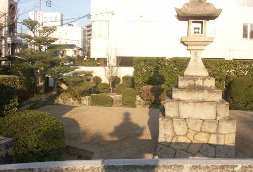 橋左側　庭園着工前　真砂土搬入状況
